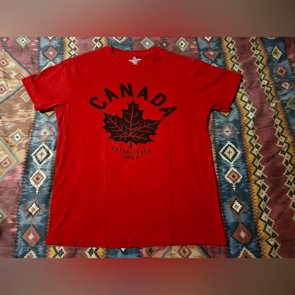Men's Mountain Ridge Canada Tee Shirt Size M